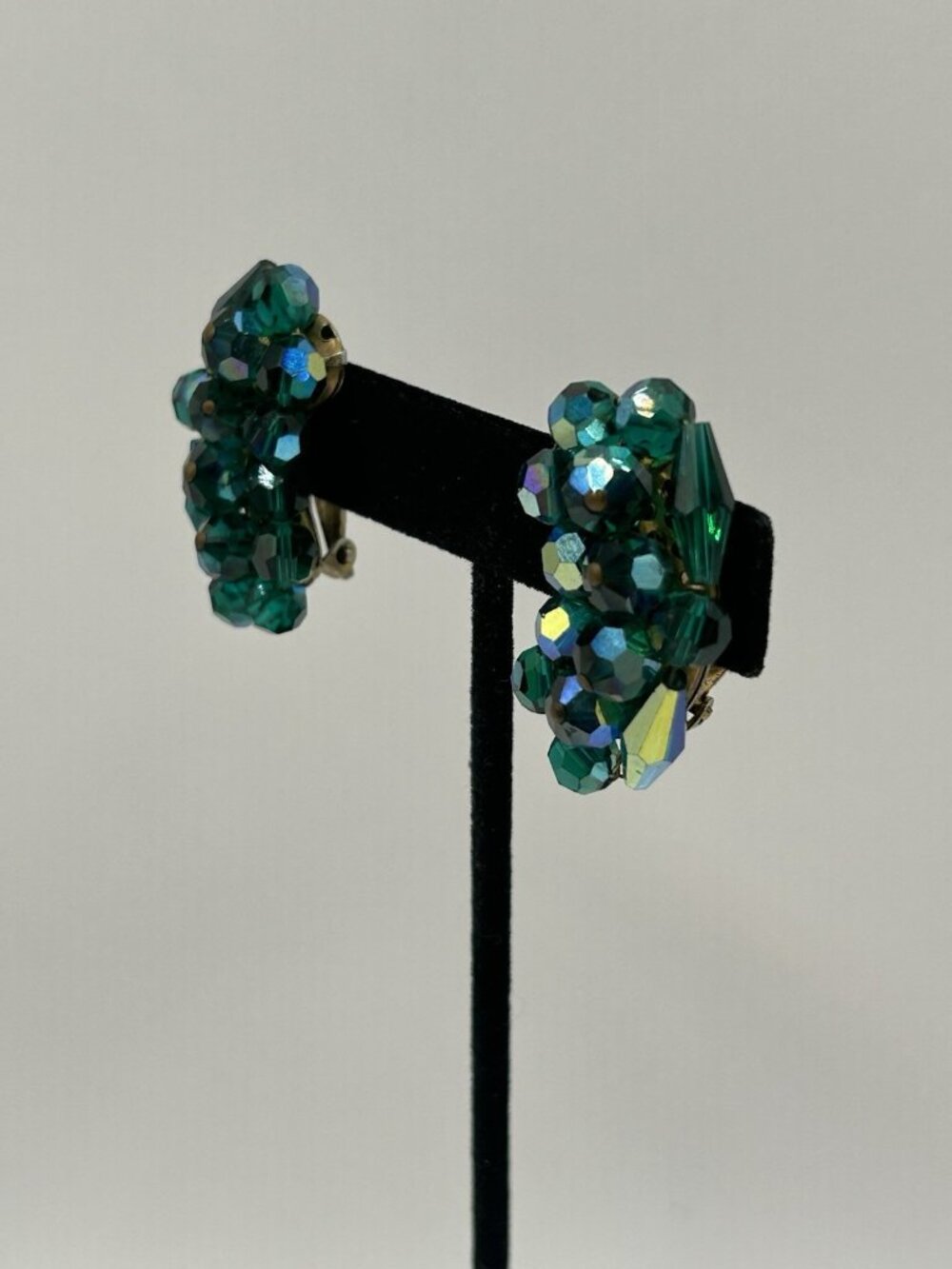 Vintage Emerald Green AB Bead Cluster Clip On Earrings Statement MCM Retro Shine - Picture 6 of 9